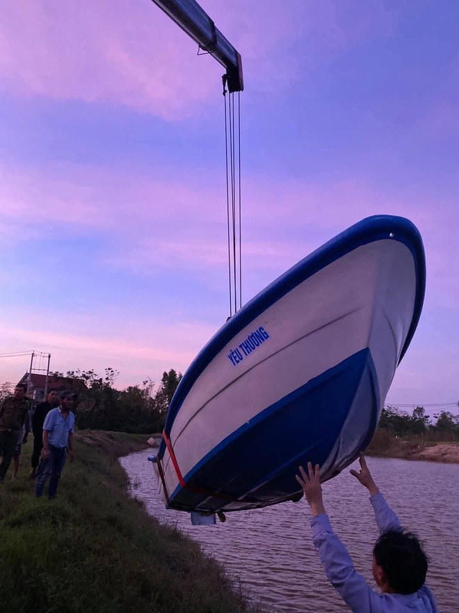 Thương về miền Trung, người dân khắp nơi gửi hàng cứu trợ Huế, Đà Nẵng - Ảnh 3.