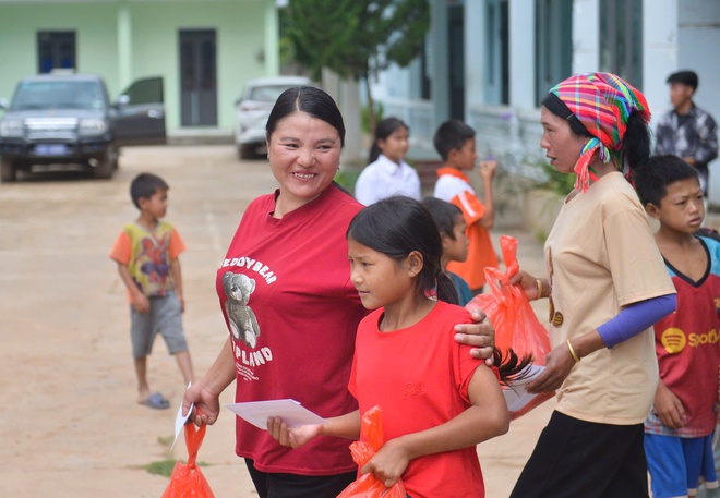 Vượt 2.000 km trao qu&agrave; cho người d&acirc;n Lai Ch&acirc;u - Ảnh 5.