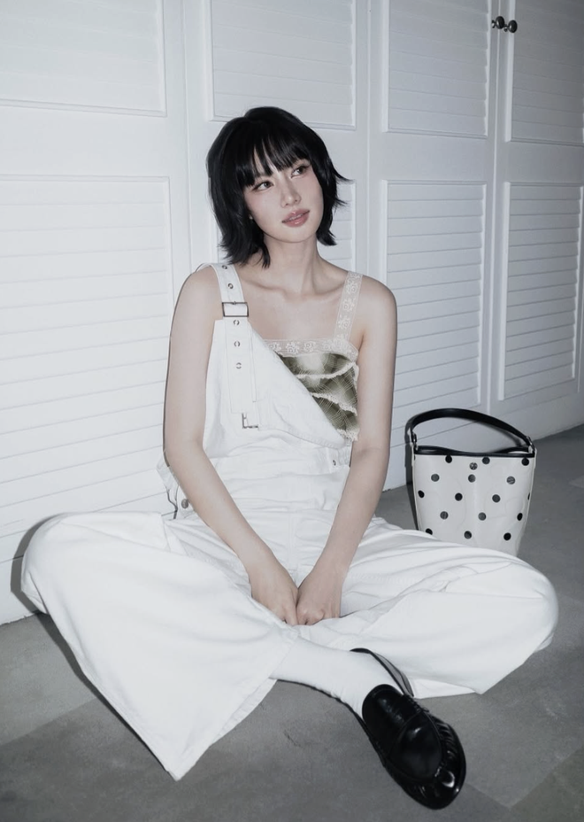 Quần yếm giúp nàng luôn trẻ trung, tươi tắn mỗi ngày- Ảnh 7.