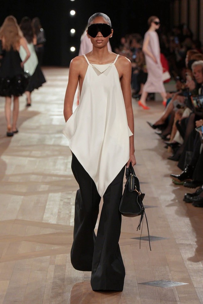 Trang phục không phom dáng lại gây sốt trong mùa mới- Ảnh 3.