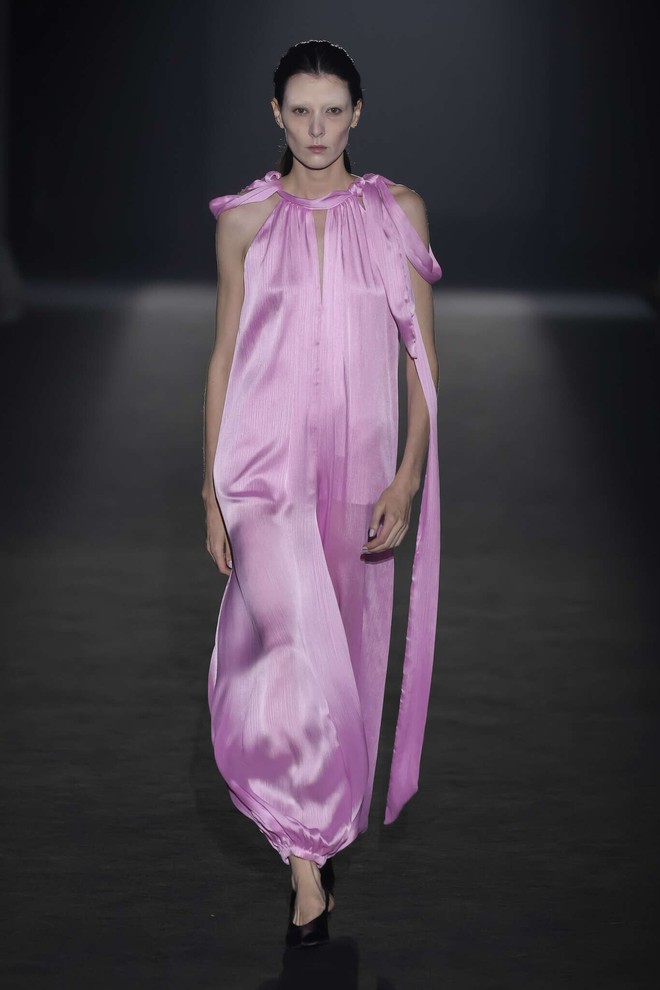 Trang phục không phom dáng lại gây sốt trong mùa mới- Ảnh 5.