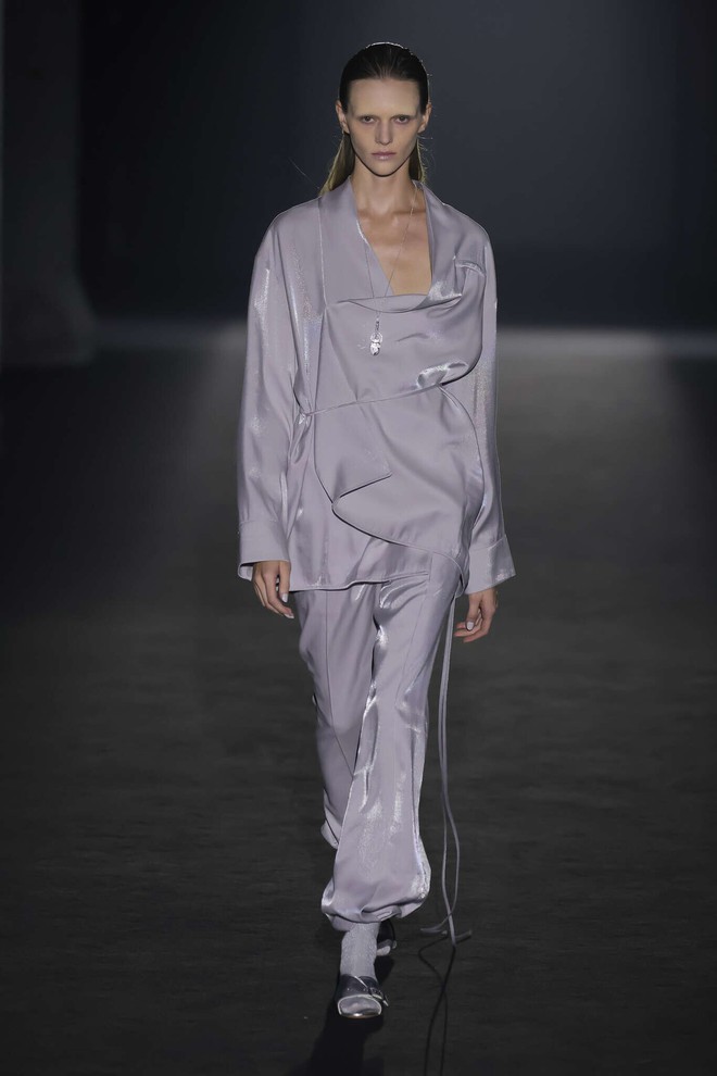 Trang phục không phom dáng lại gây sốt trong mùa mới- Ảnh 8.