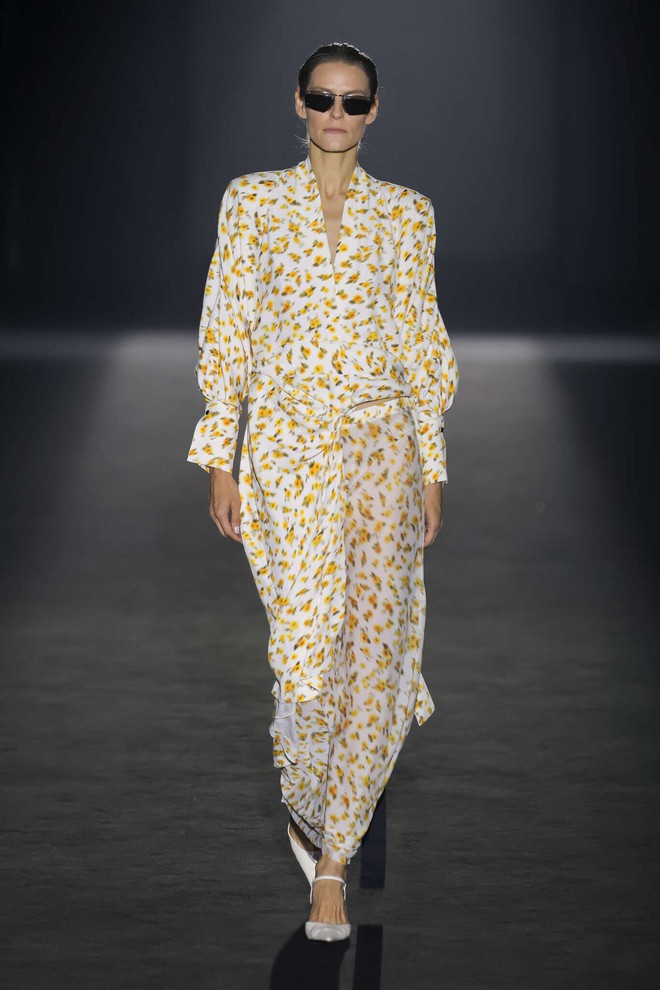 Trang phục không phom dáng lại gây sốt trong mùa mới- Ảnh 4.