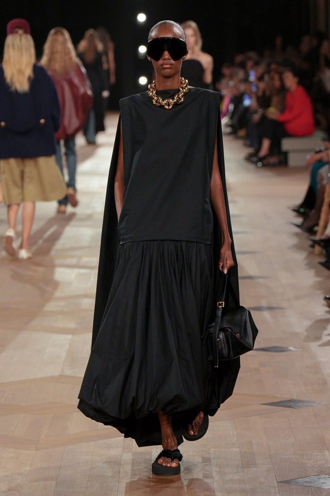 Trang sức bản lớn giúp nàng nổi bật trong bản phối mùa thu đông- Ảnh 5.