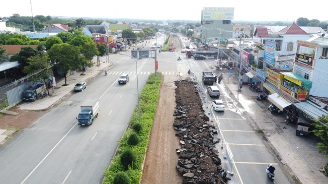 Người dân lo lắng việc sử dụng vật liệu tái chế tại chỗ, sửa quốc lộ 14 - Ảnh 1. Người dân lo lắng việc sử dụng vật liệu tái chế tại chỗ, sửa quốc lộ 14 - Ảnh 1.