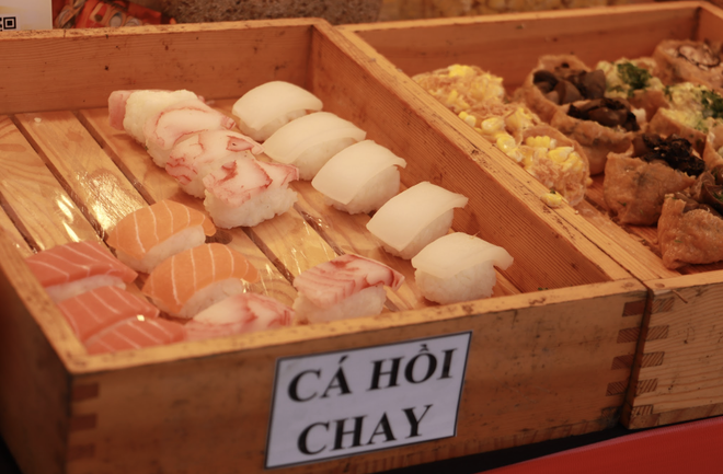 Ngày đầu lễ hội ẩm thực chay ở TP.HCM: Hấp dẫn hàng trăm món 'đẹp như tranh'- Ảnh 11. Ngày đầu lễ hội ẩm thực chay ở TP.HCM: Hấp dẫn hàng trăm món 'đẹp như tranh'- Ảnh 11.