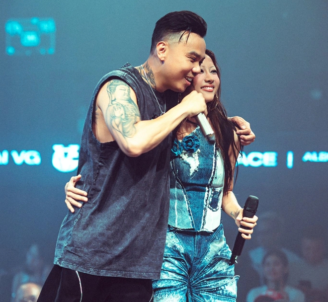 Những 'bản phối' với denim gây chú ý từ sự kiện đến đời sống thường nhật- Ảnh 7.