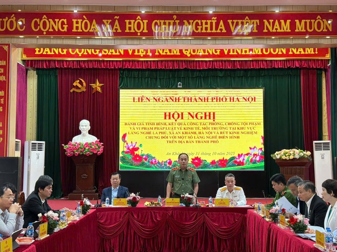 Người d&acirc;n khẳng định với gi&aacute;m đốc c&ocirc;ng an: La Ph&ugrave; kh&ocirc;ng c&ograve;n h&agrave;ng giả, h&agrave;ng nh&aacute;i - Ảnh 2.