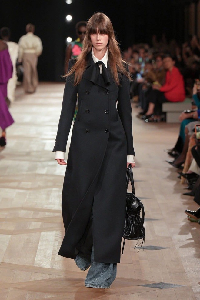 Những 'bản phối' với denim gây chú ý từ sự kiện đến đời sống thường nhật- Ảnh 3.