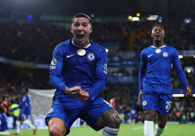 Van Dijk h&oacute;a &lsquo;ch&uacute; hề&rsquo;, Liverpool thua đau Chelsea ph&uacute;t 90+5 v&agrave; mất lu&ocirc;n ng&ocirc;i đầu- Ảnh 4.