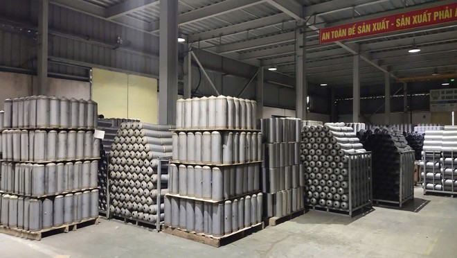 2 anh em ruột bị bắt giam vì sản xuất hơn 2 triệu bình chữa cháy giả - Ảnh 5.