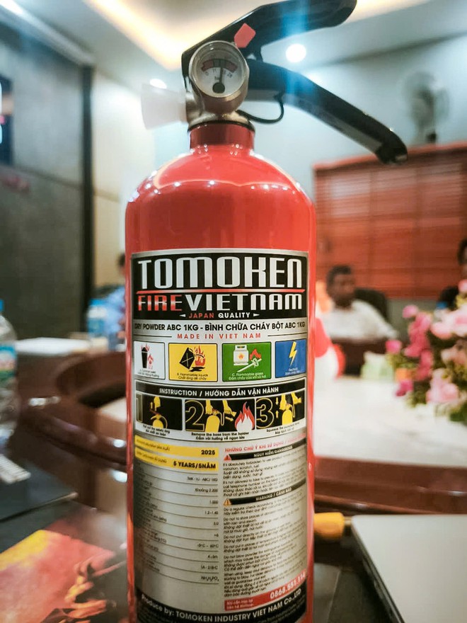 2 anh em ruột bị bắt giam vì sản xuất hơn 2 triệu bình chữa cháy giả - Ảnh 6.