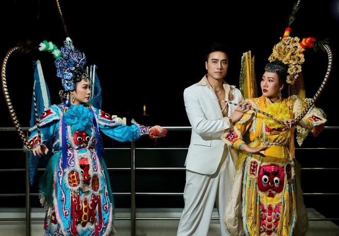 Dương Quốc Hưng tri ân tiền nhân qua bộ ảnh hát bội - Ảnh 3.