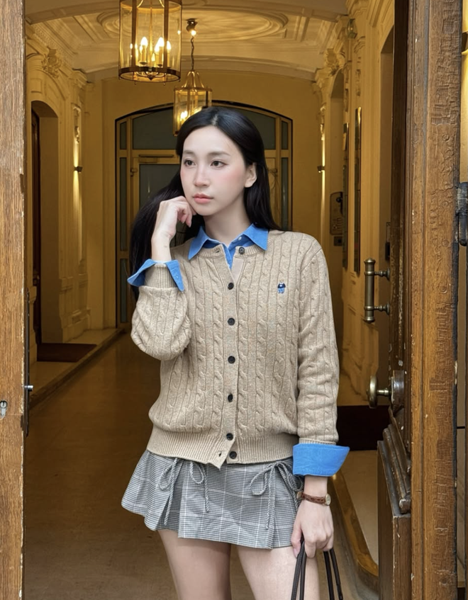 Tôn dáng và thời thượng cùng chân váy ngắn xếp ly- Ảnh 2. Tôn dáng và thời thượng cùng chân váy ngắn xếp ly- Ảnh 2.