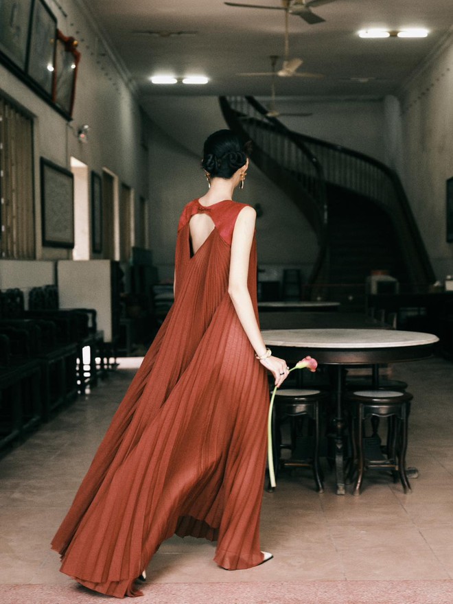 Váy suông, món đồ tối giản hoàn hảo cho mọi dịp- Ảnh 2.