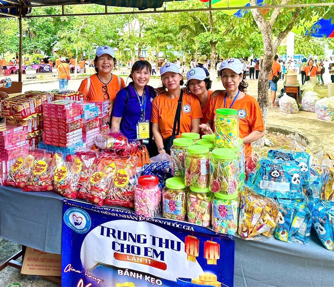 Những 'trái tim nhỏ' mang nghĩa tình từ TP.HCM lên Đắk Lắk, ấm áp Ea Lâm- Ảnh 4. Những 'trái tim nhỏ' mang nghĩa tình từ TP.HCM lên Đắk Lắk, ấm áp Ea Lâm- Ảnh 4.