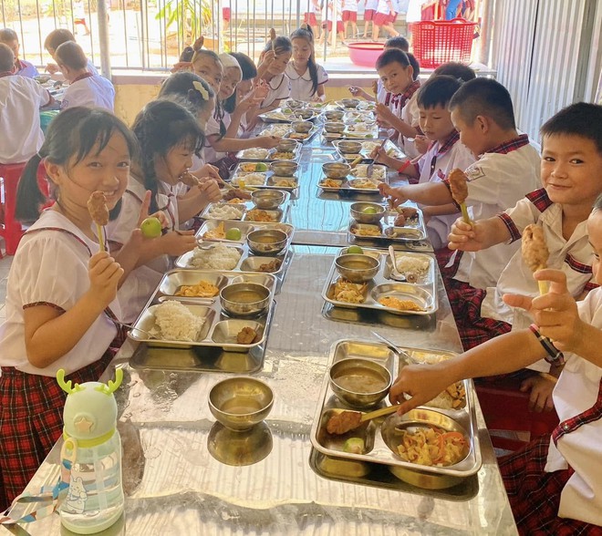 Có gì trong suất ăn bán trú giá 14.000 đồng và17.000 đồng ở trường làng Quảng Trị?- Ảnh 17. Có gì trong suất ăn bán trú giá 14.000 đồng và17.000 đồng ở trường làng Quảng Trị?- Ảnh 17.