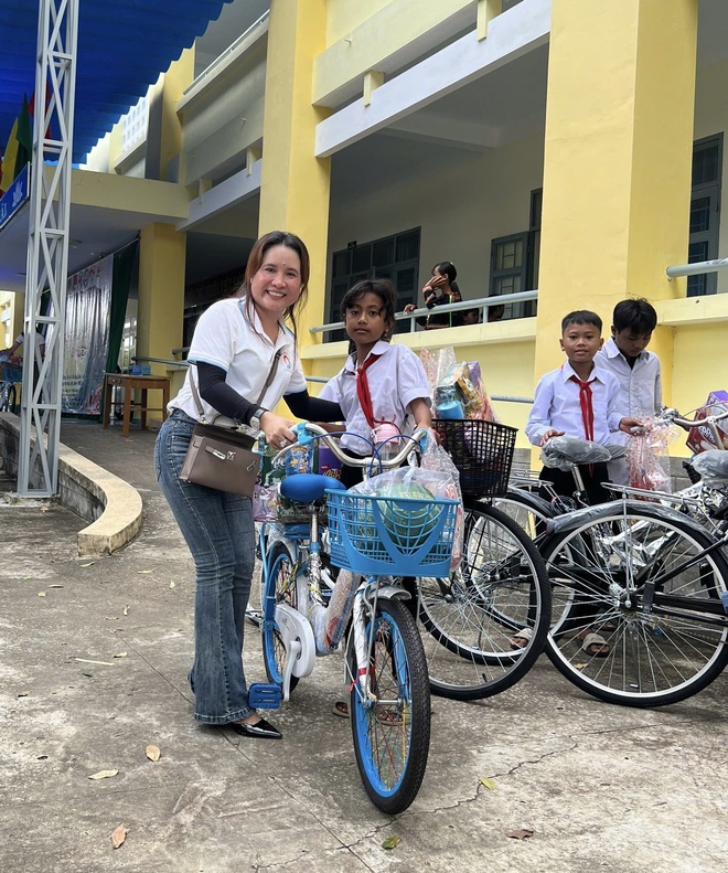 Những 'trái tim nhỏ' mang nghĩa tình từ TP.HCM lên Đắk Lắk, ấm áp Ea Lâm- Ảnh 5. Những 'trái tim nhỏ' mang nghĩa tình từ TP.HCM lên Đắk Lắk, ấm áp Ea Lâm- Ảnh 5.