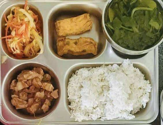 Có gì trong suất ăn bán trú giá 14.000 đồng và17.000 đồng ở trường làng Quảng Trị?- Ảnh 8. Có gì trong suất ăn bán trú giá 14.000 đồng và17.000 đồng ở trường làng Quảng Trị?- Ảnh 8.