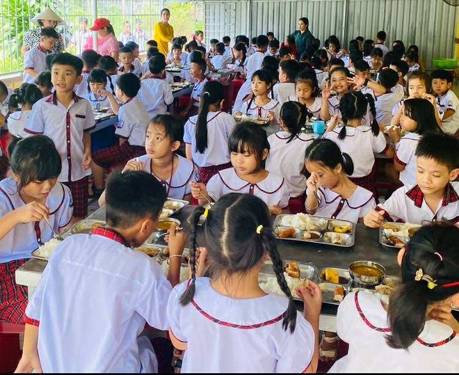 Có gì trong suất ăn bán trú giá 14.000 đồng và17.000 đồng ở trường làng Quảng Trị?- Ảnh 14. Có gì trong suất ăn bán trú giá 14.000 đồng và17.000 đồng ở trường làng Quảng Trị?- Ảnh 14.
