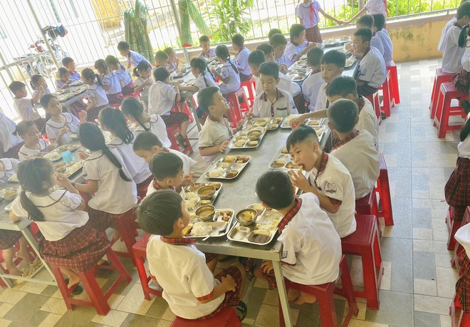 Có gì trong suất ăn bán trú giá 14.000 đồng và17.000 đồng ở trường làng Quảng Trị?- Ảnh 13. Có gì trong suất ăn bán trú giá 14.000 đồng và17.000 đồng ở trường làng Quảng Trị?- Ảnh 13.
