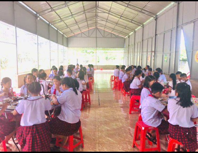 Có gì trong suất ăn bán trú giá 14.000 đồng và17.000 đồng ở trường làng Quảng Trị?- Ảnh 15. Có gì trong suất ăn bán trú giá 14.000 đồng và17.000 đồng ở trường làng Quảng Trị?- Ảnh 15.
