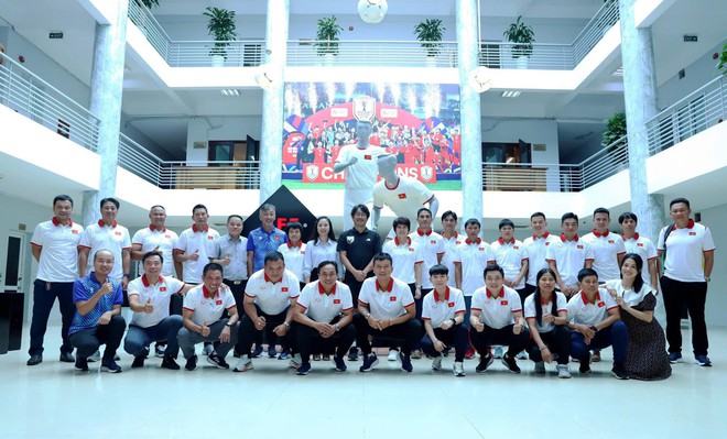 Chuy&ecirc;n gia Nhật Bản: 'B&oacute;ng đ&aacute; Việt Nam rất c&oacute; tiềm năng ph&aacute;t triển'- Ảnh 3.