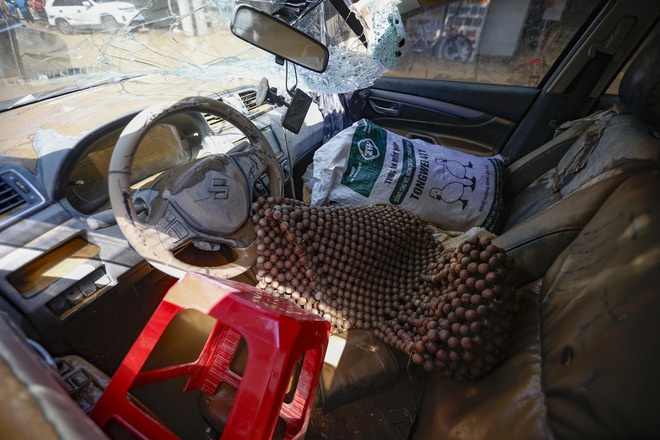 Bão không theo quy luật, lũ lịch sử chưa từng có, 'vượt ngưỡng chịu đựng người dân' - Ảnh 7.