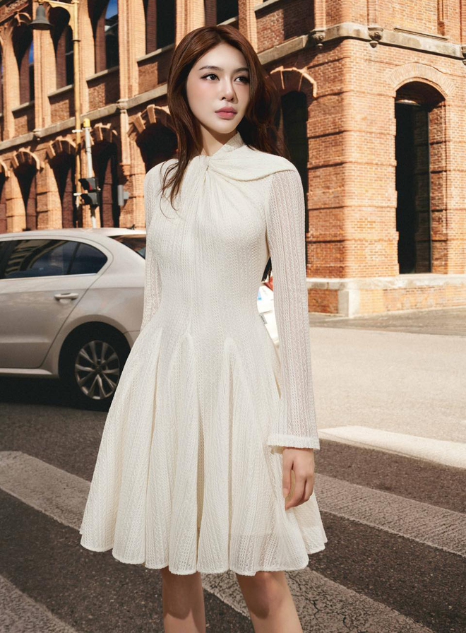 Tủ đồ trắng đen chẳng bao giờ hết mốt - Ảnh 9.