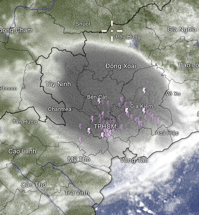 Sáng nay, TP.HCM mưa lớn nhiều nơi - Ảnh 2. Sáng nay, TP.HCM mưa lớn nhiều nơi - Ảnh 2.