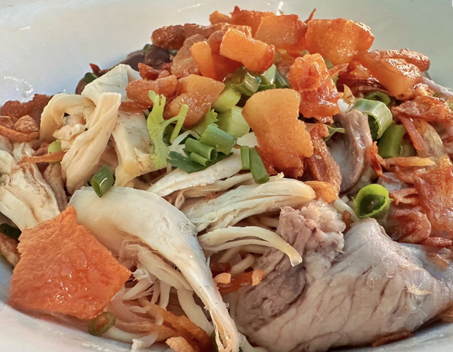 Bất ngờ về những quán ăn nổi tiếng TP.HCM có bà chủ… 'độc thân vui tính!' - Ảnh 5.