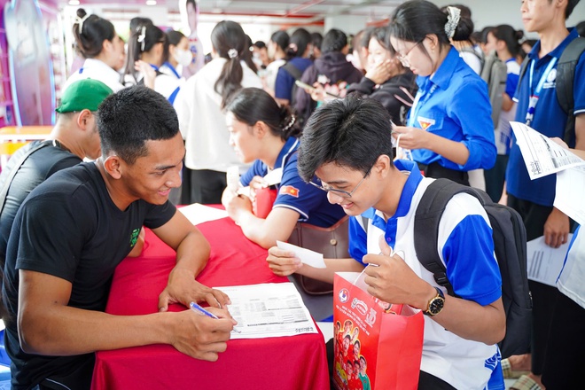 Sinh viên thực hành sống xanh sống khỏe, rộn ràng xách quà mang về - Ảnh 8.