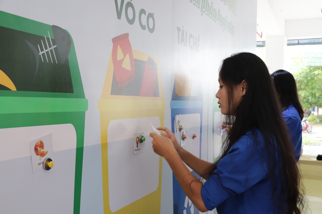 Sinh viên thực hành sống xanh sống khỏe, rộn ràng xách quà mang về - Ảnh 3.