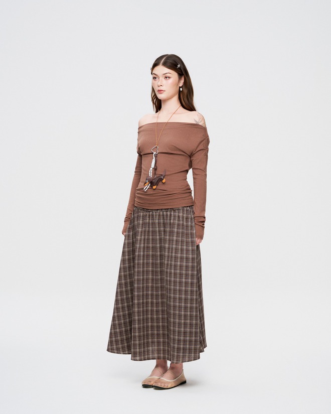 Chân váy cổ điển giúp nàng nổi bật cả ngày, đi làm đi chơi đều đẹp- Ảnh 9. Chân váy cổ điển giúp nàng nổi bật cả ngày, đi làm đi chơi đều đẹp- Ảnh 9.