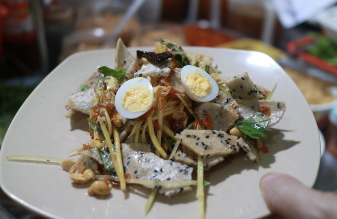 Quán ăn huyền thoại ở TP.HCM sắp đóng cửa: Lời chào bà chủ… 'đọc rap tính tiền' - Ảnh 7.