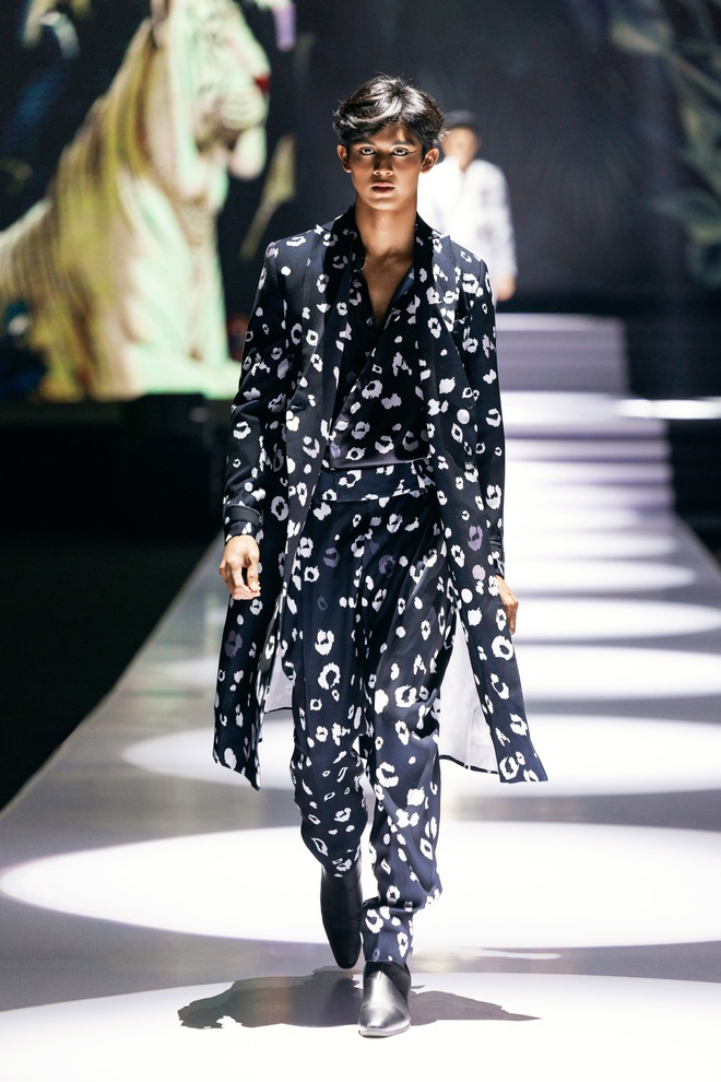 Dấu ấn từ các thương hiệu quốc tế trên sàn diễn thời trang Việt - Ảnh 7.