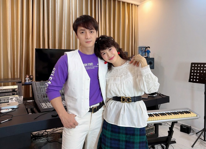 Hôn nhân ngọt ngào của ca sĩ Đăng Khôi và vợ hot girl - Ảnh 2.