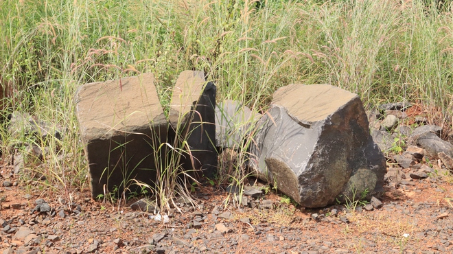 Vụ khai th&aacute;c kho&aacute;ng sản tr&aacute;i ph&eacute;p ở x&atilde; Bom Bo: 'Mỏ đ&aacute;'  nằm trong l&acirc;m phần- Ảnh 4.