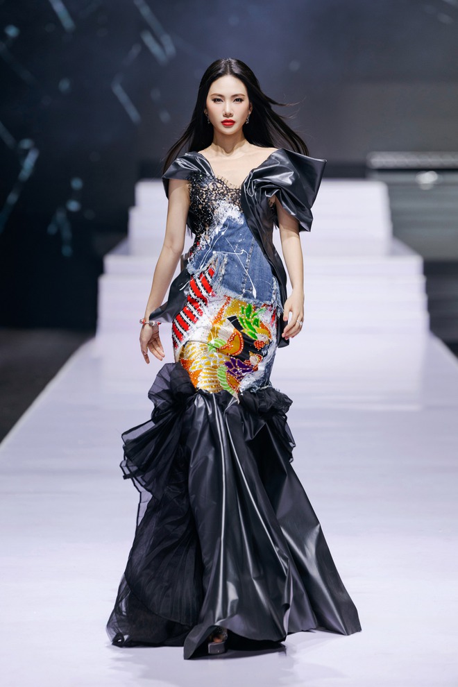 Những điểm sáng trên sàn diễn Vietnam International Fashion Week- Ảnh 6.
