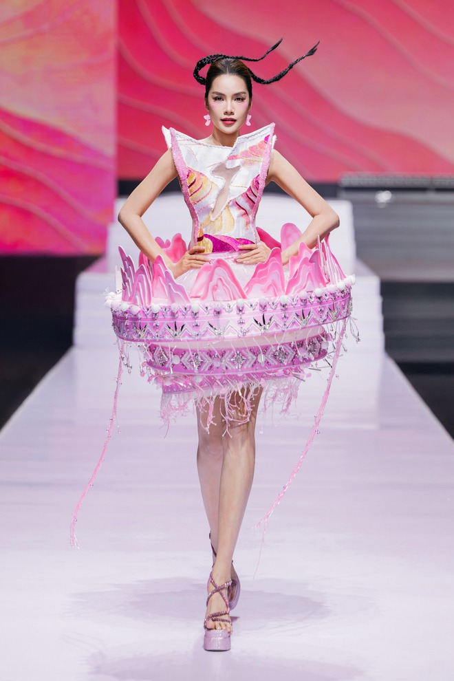 Những điểm sáng trên sàn diễn Vietnam International Fashion Week- Ảnh 7.