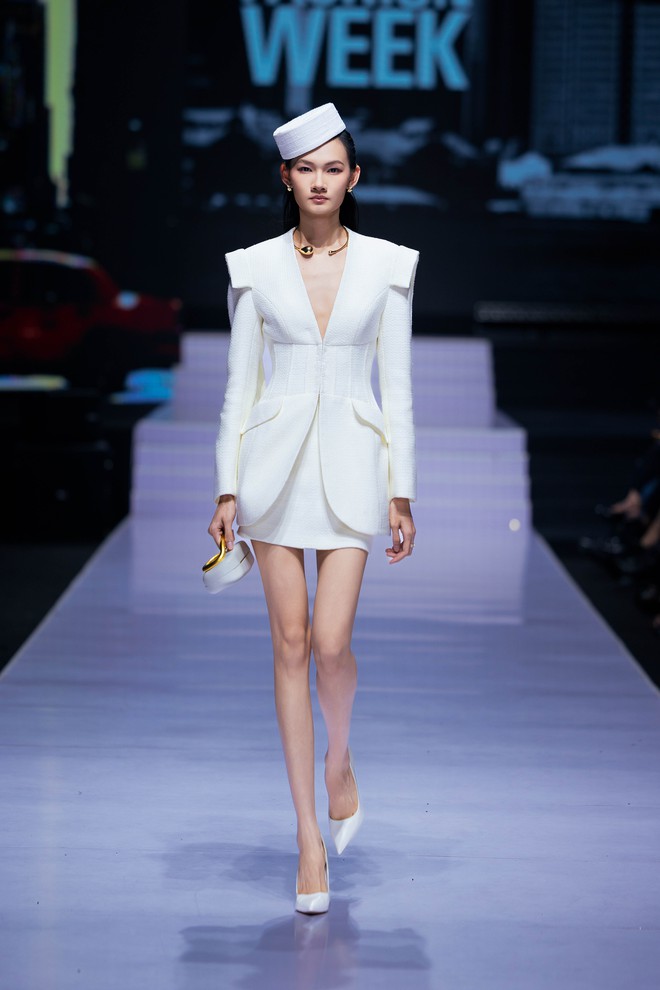 Những điểm sáng trên sàn diễn Vietnam International Fashion Week- Ảnh 10.