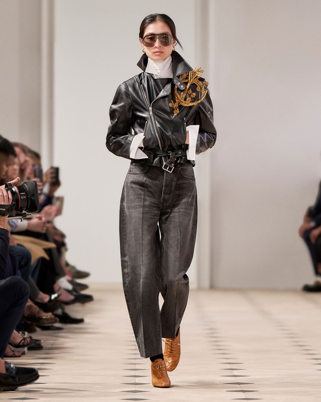 Những thiết kế và cách phối áo cổ cao mùa lạnh bạn nhất định 'phải biết'- Ảnh 6.