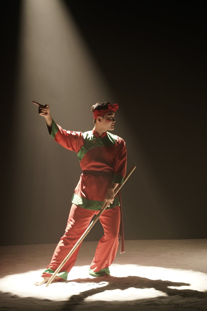 MV vận dụng hề chèo diễn tả nỗi đau mất cha - Ảnh 3.