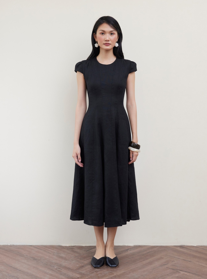 Trở về với vẻ đẹp tự nhiên cùng áo, váy linen- Ảnh 5. Trở về với vẻ đẹp tự nhiên cùng áo, váy linen- Ảnh 5.