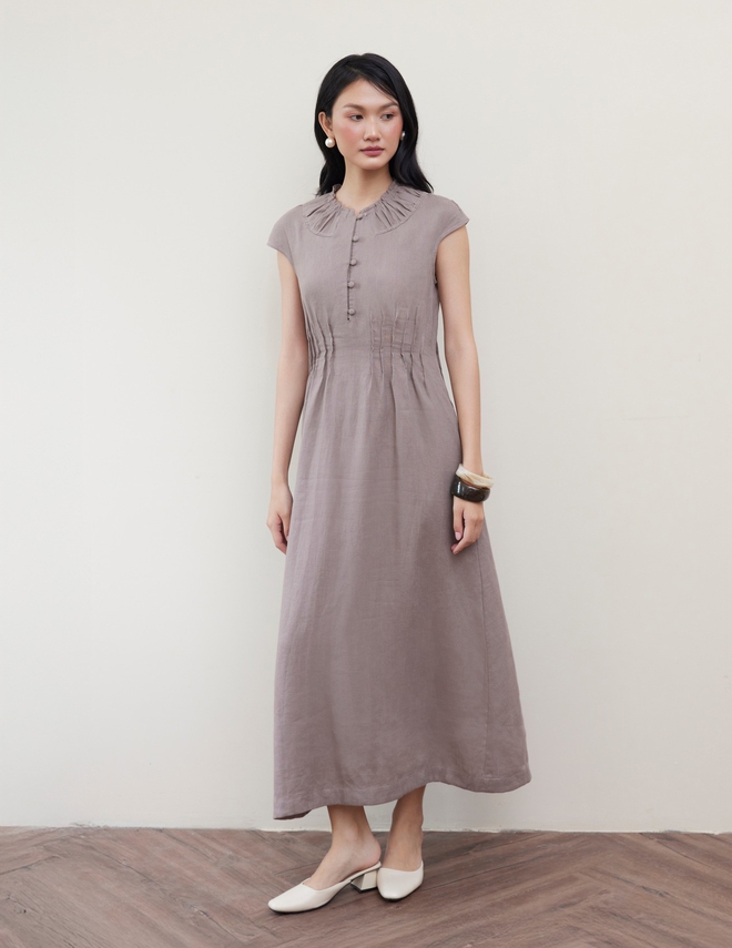 Trở về với vẻ đẹp tự nhiên cùng áo, váy linen- Ảnh 6. Trở về với vẻ đẹp tự nhiên cùng áo, váy linen- Ảnh 6.