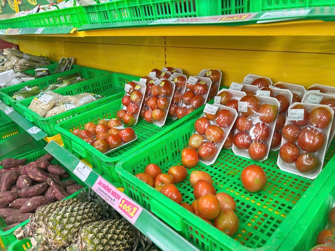 Giá rau tăng quá cao: Người săn sale, người tập tành trồng rau… - Ảnh 6.