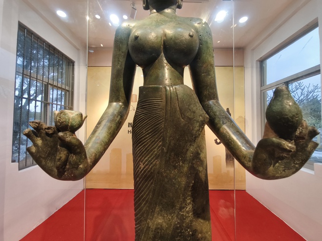 Lần đầu trưng bày bảo vật quốc gia tượng Bồ tát Tara hoàn chỉnh - Ảnh 2. Lần đầu trưng bày bảo vật quốc gia tượng Bồ tát Tara hoàn chỉnh - Ảnh 2.