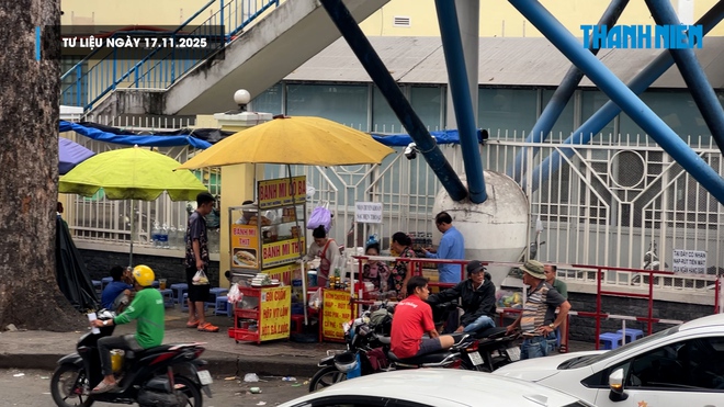 ‘Dẹp’ lấn chiếm vỉa hè quanh bệnh viện Từ Dũ: Biên bản chưa ráo mực đã bị phạt tiếp- Ảnh 6. ‘Dẹp’ lấn chiếm vỉa hè quanh bệnh viện Từ Dũ: Biên bản chưa ráo mực đã bị phạt tiếp- Ảnh 6.