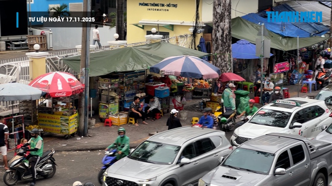 ‘Dẹp’ lấn chiếm vỉa hè quanh bệnh viện Từ Dũ: Biên bản chưa ráo mực đã bị phạt tiếp- Ảnh 8. ‘Dẹp’ lấn chiếm vỉa hè quanh bệnh viện Từ Dũ: Biên bản chưa ráo mực đã bị phạt tiếp- Ảnh 8.