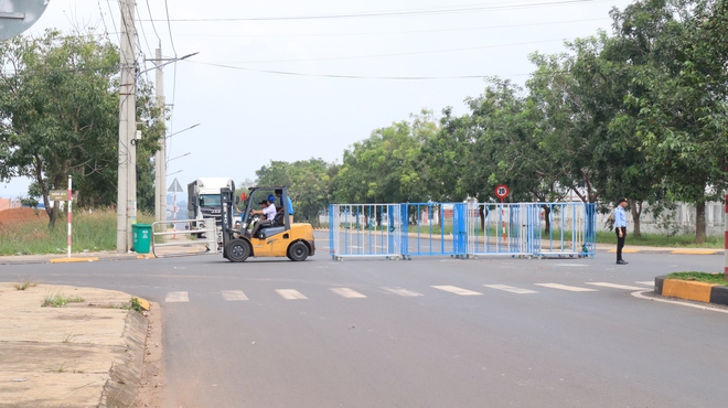Biển b&aacute;o tốc độ 20 km/giờ ở Đồng Nai, t&agrave;i xế than 'kh&ocirc;ng chạy được' - Ảnh 5.